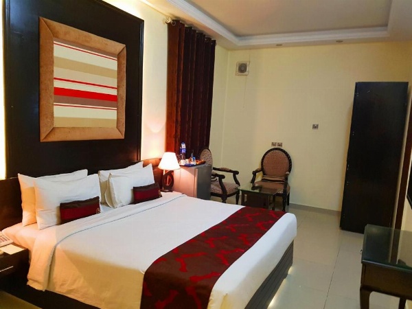 Grand Enclave image 38